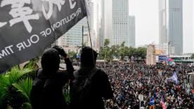 اعتقال منظم مظاهرة هونج كونج بعد تحولها إلي عنف 