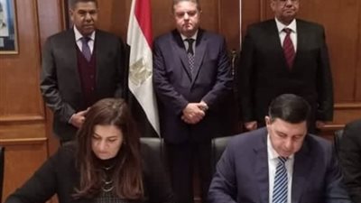   وزير قطاع الأعمال يشهد توقيع عقد إعادة هيكلة شركات النقل البري 
