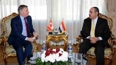 وزير الطيران المدني يستقبل سفير كندا بالقاهرة