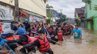قتلى وجرحى بانهيار جسر في إندونيسيا