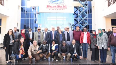 الوفد الكيني يتفقد مناطق سكنية ومشروعات خدمية بالسويس