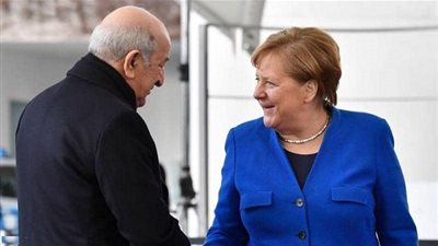 تبون: الجزائر مستعدة لاستضافة حوار بين أطراف النزاع الليبي