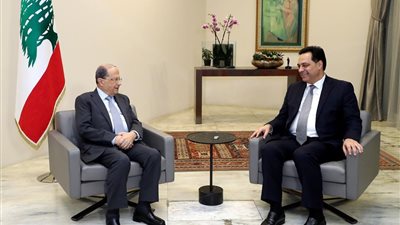 حسان دياب يقدم للرئيس اللبناني التشكيلة الوزارية الجديدة