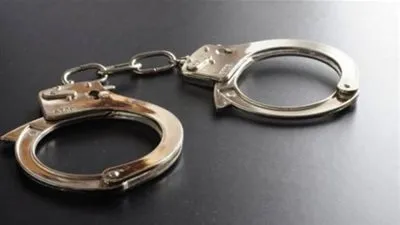 القبض على مواطنين بتهمة بيع مليون دولار أمريكي مزيفة