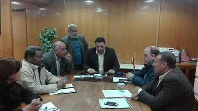مدير الصحة بالسويس يجتمع مع صندوق تحسين الخدمة لمناقشة الموقف المالي