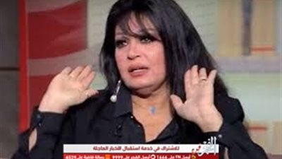 فيفي عبدة بإطلالة شتوية في أحدث ظهور