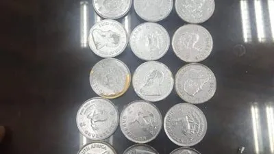 جمارك مطار الغردقة تضبط محاولتي تهريب عملات ذهبية وتذكارية 