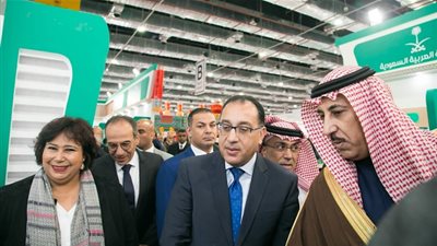 رئيس الوزراء المصري يزور جناح المملكة في معرض القاهرة للكتاب