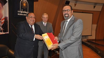 جامعة حلوان تكرم المتميزين في النشر الدولي (صور)