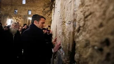 ماكرون في إسرائيل.. ويحذر من 