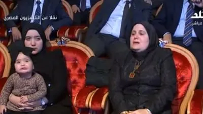 شاهد.. أرملة العميد وائل طاحون تبكي لحظة ذكر اسمه باحتفال الشرطة