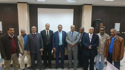 تكريم رئيس جامعة أسوان في احتفالية اليوم العالمي للتمريض (صور)