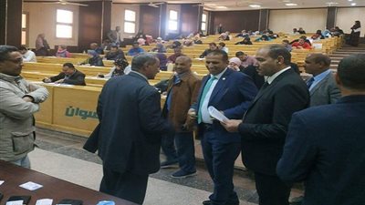 رئيس جامعة أسوان يتفقد امتحانات معهد البحوث الأفريقية