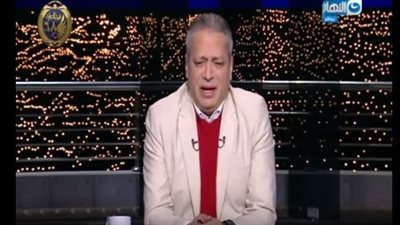 تامر أمين يغالب دموعه على الهواء (فيديو)