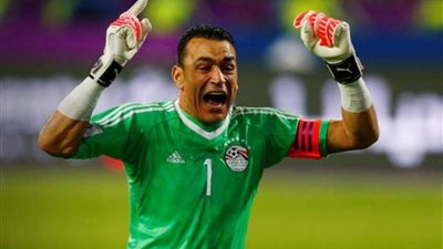 بينهم الحضري وميلا وأسطورة البرازيل.. أكبر 10 لاعبين في تاريخ كرة القدم