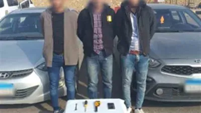 القبض على 4 تخصصوا في سرقة السيارات بالقاهرة