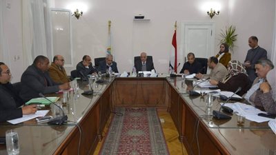 محافظ الجيزة يوجه بإزالة مخالفات البناء 