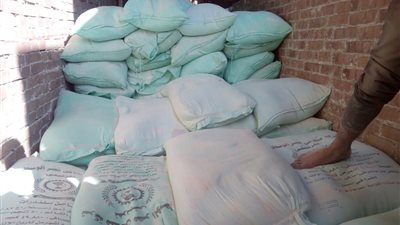 ضبط 15 طن دقيق قبل بيعها في السوق السوداء ببني سويف