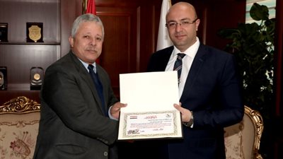 محافظ بني سويف يكرم فريق عمل مبادرة 