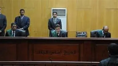 إحالة موظفة نصبت على 