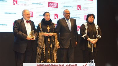 تقديرًا لمسيرته الفنية.. مهرجان أبوظبي للثقافة والفنون يُكرّم النجم يحيى الفخراني (صور)