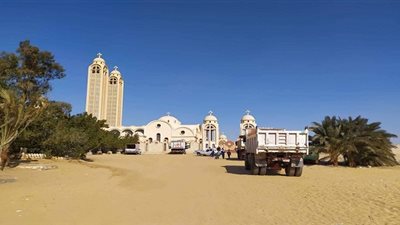 انتهاء 95% من أعمال رصف طريق دير الأنبا صموائيل بالمنيا