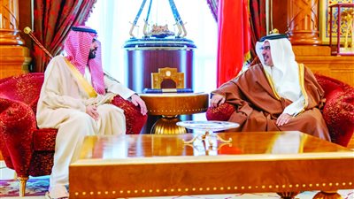 الأمير سلطان بن أحمد يلتقي بولي العهد البحريني