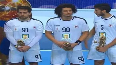 بالصور.. لفتة رائعة من نجم يد الفراعنة بعد التتويج بأمم أفريقيا