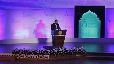 نيابة عن السيسي.. مدبولي يكرم وزير الدعوة السعودي (صور)