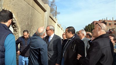 محافظ القليوبية يتفقد الموقع المقترح لإنشاء كوبري مشاة بشبين القناطر
