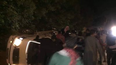 إصابة 13 شخصًا إثر إنقلاب سيارة بطريق المريوطية