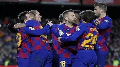 نجم برشلونة يحسم الجدل بشأن الرحيل