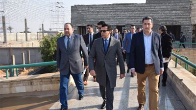 أشرف صبحي يتفقد الأعمال الإنشائية في مركز التنمية الرياضية بشيراتون