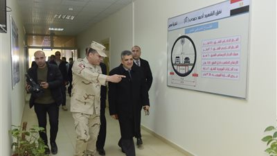 رئيس هيئة قناة السويس يتفقد أعمال حفر نفق الشهيد أحمد حمدي٢