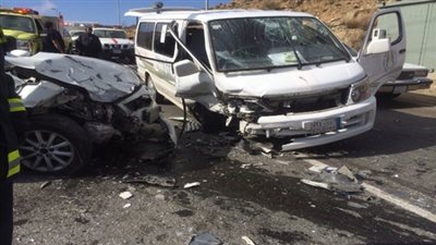 مصرع شخص وإصابة 12 في حادث تصادم بالبحر الأحمر