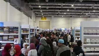 معرض الكتاب يتخطى حاجز المليون زائر في سادس أيامه 
