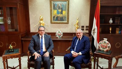 العناني يستقبل وزير السياحة الأسبق.. ويؤكد: حريصون على الاستفادة من الخبرات