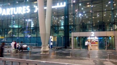 عاجل.. حجز 17 راكبا من جنسيات مختلفة بمطار القاهرة