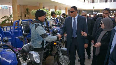 محافظ الدقهلية يوزع 15 