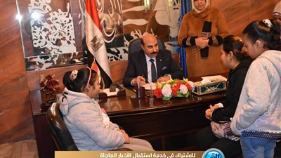 محافظ أسوان يستمع لمطالب وشكوى 40 مواطن خلال القاء الجماهيري