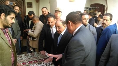 وزير التنمية المحلية يفتتح معرض مشروعات صغيرة بوادي النطرون