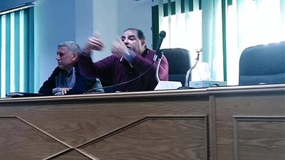 رئيس مدينة الغردقة يناقش آليات تنفيذ تطوير 29 منطقة 