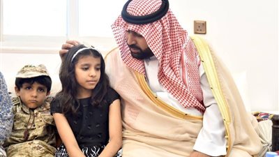 نائب أمير جازان ينقل تعازي القيادة لذوي الشهيد المالكي