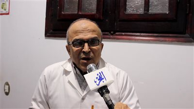 الكشف بـ 10 جنيه.. طبيب بالبحيرة يطلق مبادرة إنسانية (فيديو)