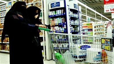 إنفاق المستهلكين بالسعودية يصل مستوى تريليون ريال للمرة الأولى 