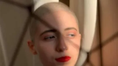 محاربة سرطان: أرتدي الباروكة في الشارع بسبب التنمر (فيديو)