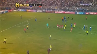 عاجل.. مشجع سوداني يقتحم مباراة الأهلي والهلال السوداني 