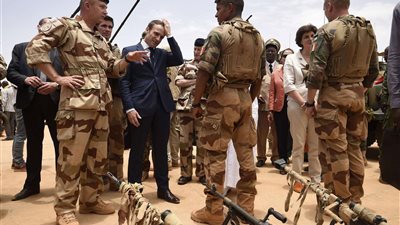 فرنسا تقرر زيادة عدد قواتها في الساحل الأفريقي