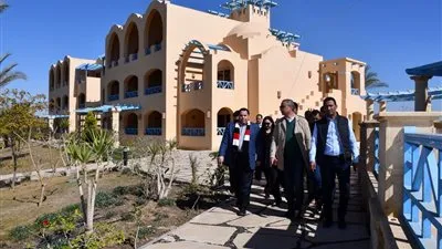 محافظ الفيوم يتفقد عددًا من مواقع الاستثمار السياحي بكوم أوشيم وبحيرة قارون 