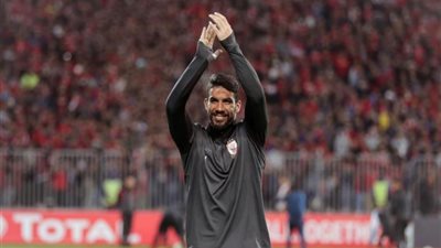 مدرب حراس الأهلي السابق يُرشح ثلاث أندية لشريف إكرامي بعد قرار الرحيل